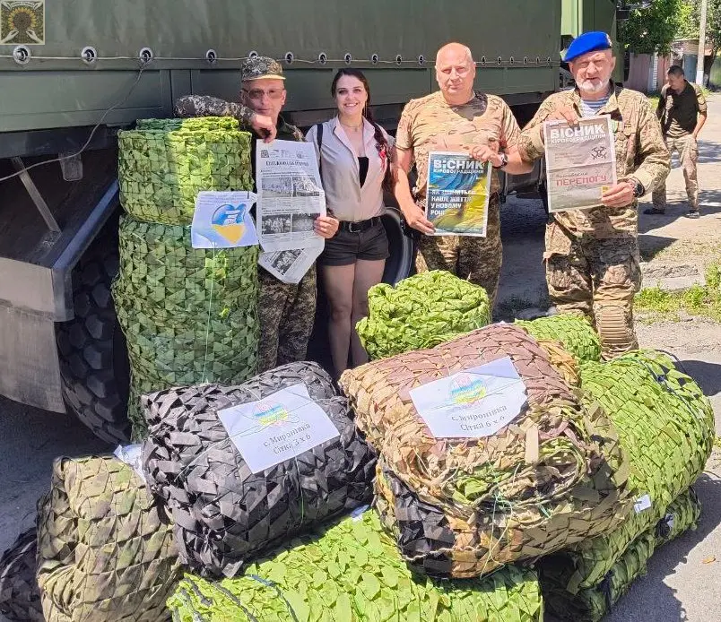 Передача маскувальних виробів волонтерам-водіям