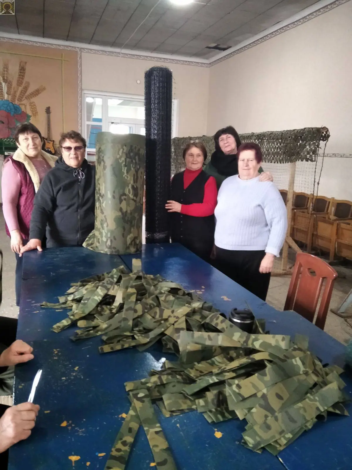Пластикова основа для полегшення маскувальної сітки