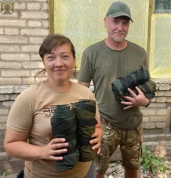 Пакування партії медичних нош для відправки